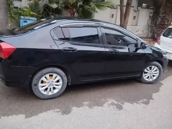 honda-city-aspire-2015-big-1