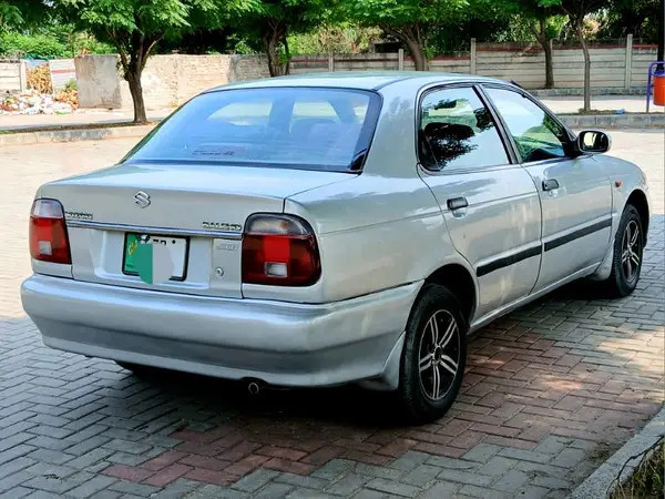 suzuki-baleno-2005-big-14