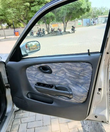 suzuki-baleno-2005-big-11