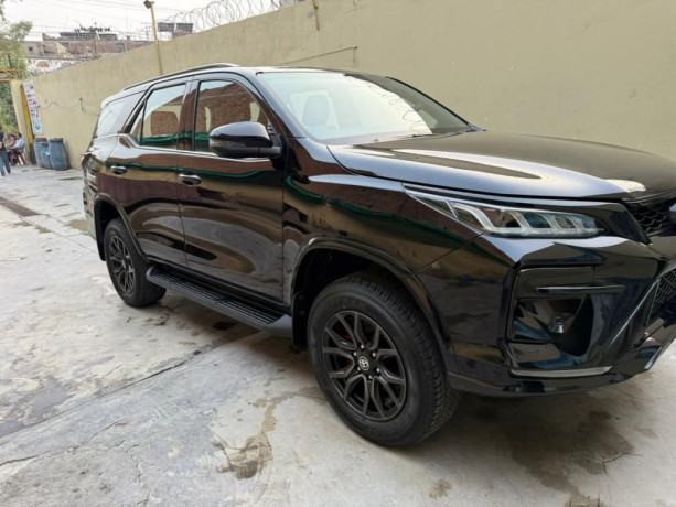 toyota-fortuner-gr-s-big-4