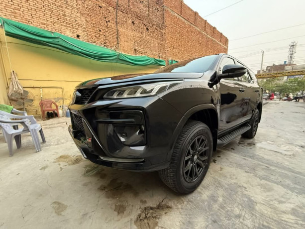 toyota-fortuner-gr-s-big-13