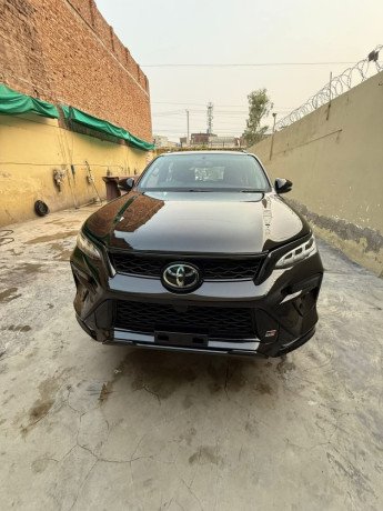 toyota-fortuner-gr-s-big-0
