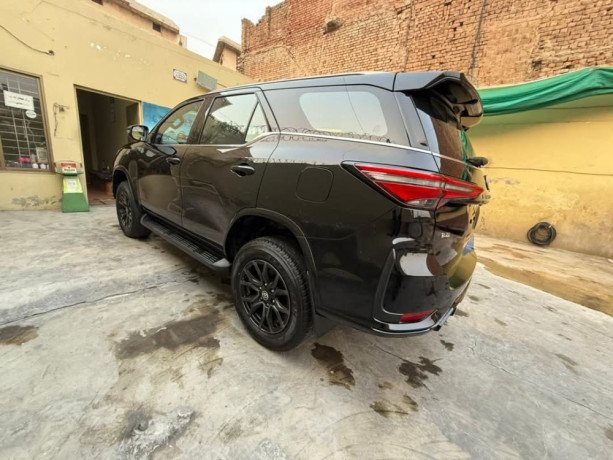 toyota-fortuner-gr-s-big-9