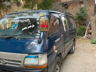toyota-hiace-standard-roof