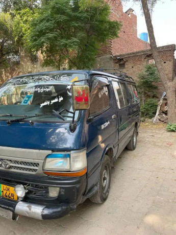 toyota-hiace-standard-roof-big-0