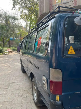 toyota-hiace-standard-roof-big-1