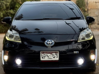toyota-prius-alpha-g