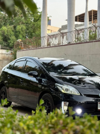 toyota-prius-alpha-g-big-9