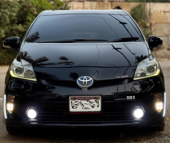 toyota-prius-alpha-g-big-0