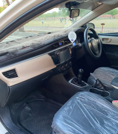 toyota-corolla-altis-x-manual-16-big-12