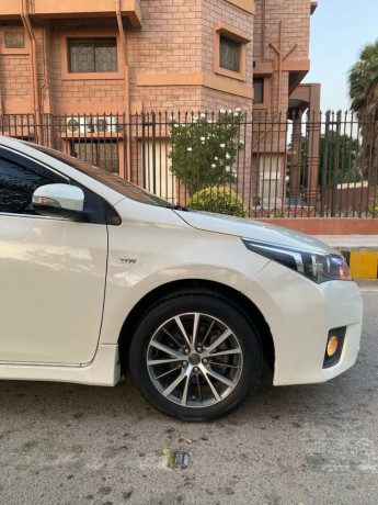 toyota-corolla-altis-x-manual-16-big-10