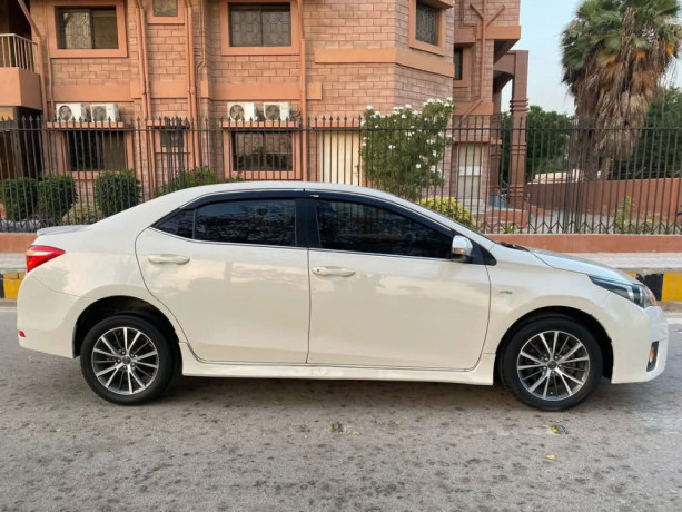 toyota-corolla-altis-x-manual-16-big-5