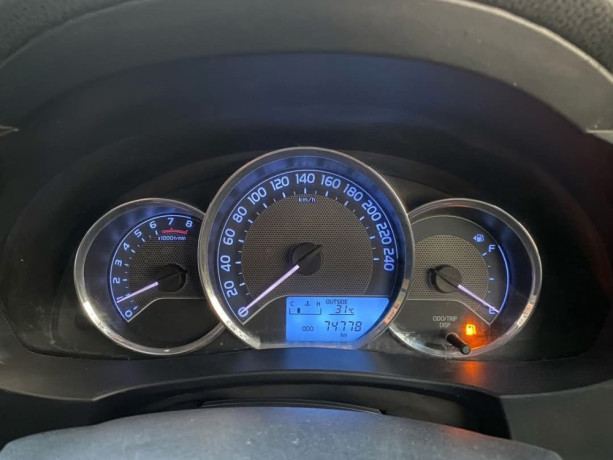 toyota-corolla-altis-x-manual-16-big-14