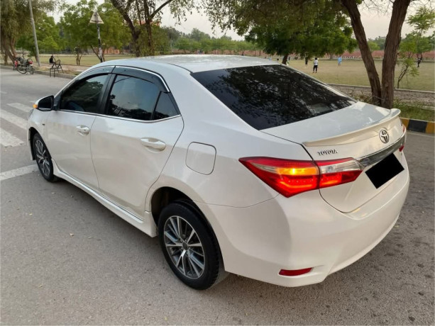 toyota-corolla-altis-x-manual-16-big-3