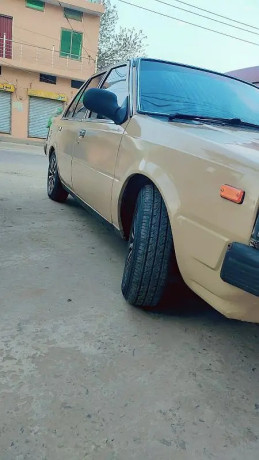 nissan-sunny-1985-big-9