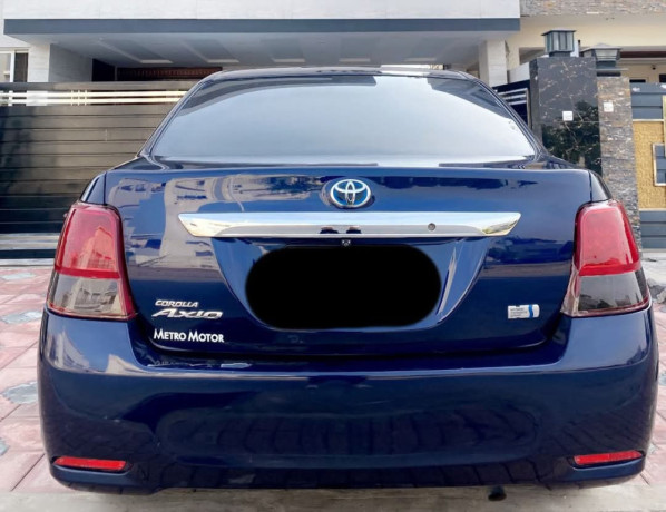 toyota-corolla-axio-g-big-8
