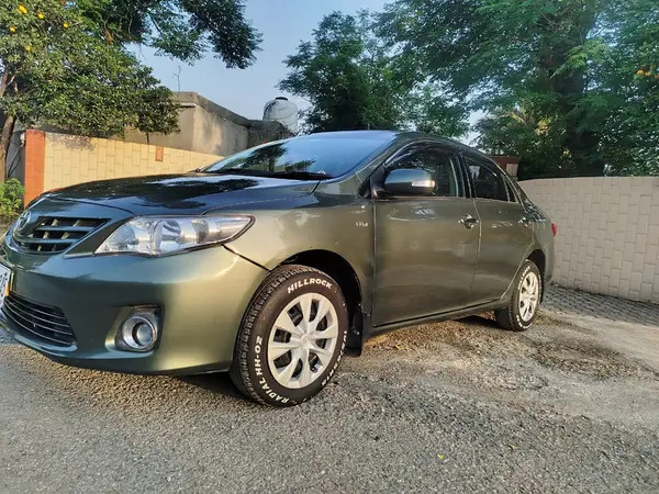 toyota-corolla-gli-2012-big-9