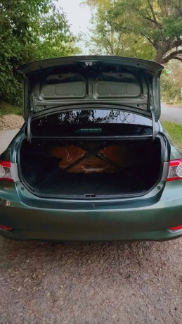 toyota-corolla-gli-2012-big-1
