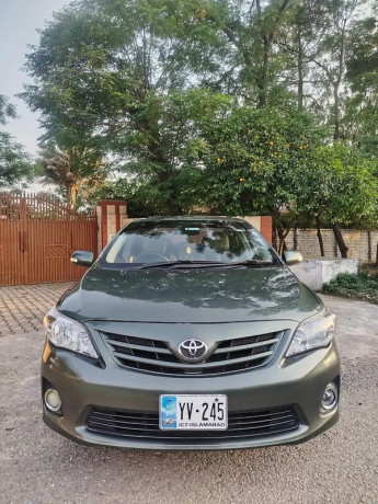 toyota-corolla-gli-2012-big-0