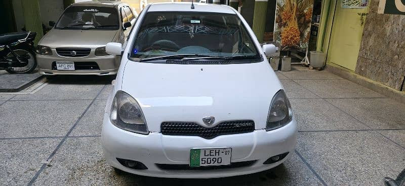 toyota-vitz-f-10-big-1