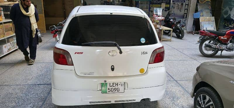 toyota-vitz-f-10-big-3