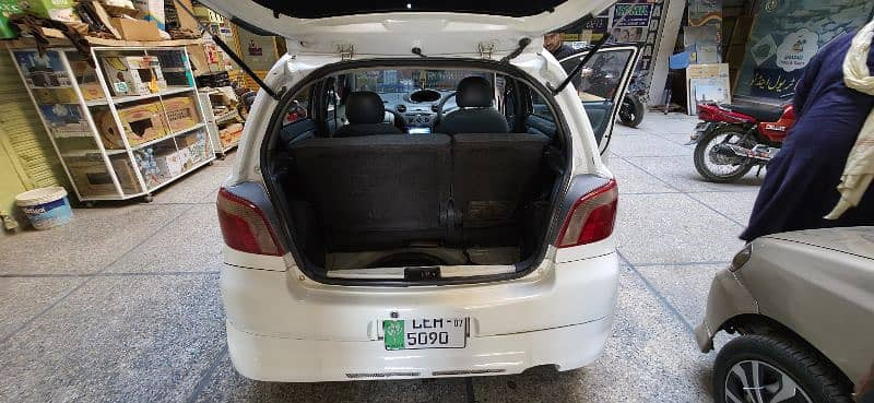 toyota-vitz-f-10-big-5