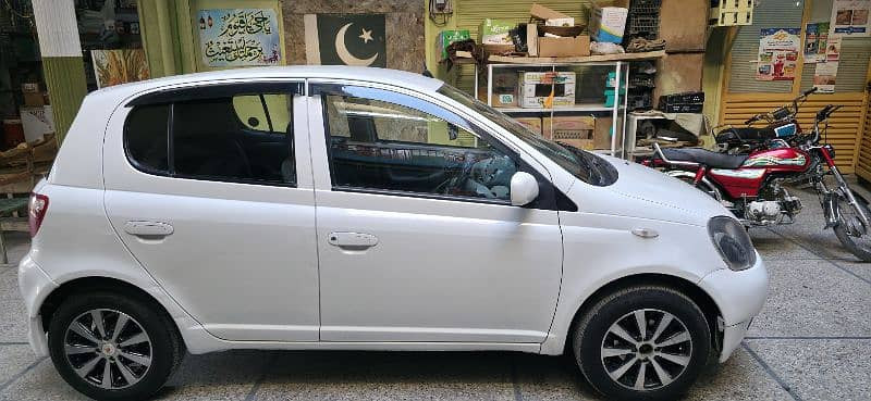 toyota-vitz-f-10-big-0
