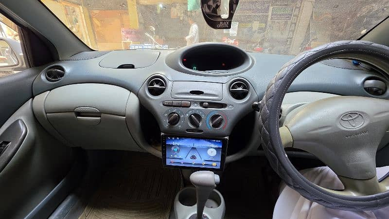 toyota-vitz-f-10-big-7