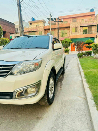 toyota-fortuner-27-v-big-1