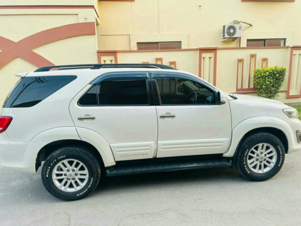 toyota-fortuner-27-v-big-6