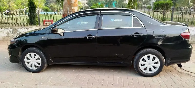 toyota-corolla-xli-2012-big-9