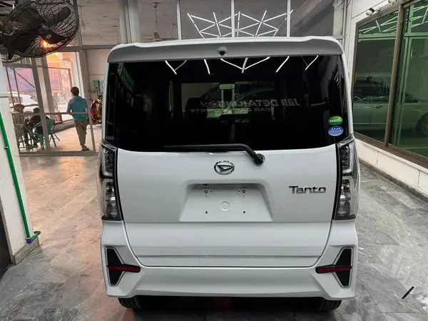 daihatsu-tanto-x-custom-turbo-202024-big-1