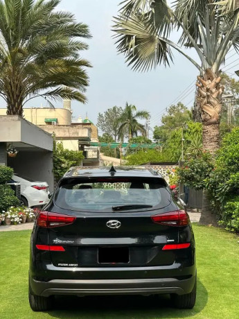 hyundai-tucson-hybrid-signature-big-0