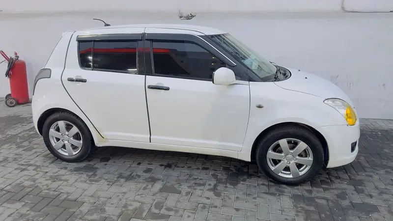 suzuki-swift-2012-big-4