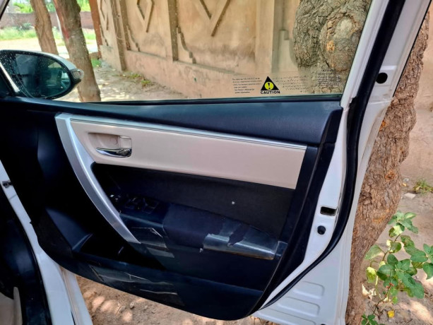 toyota-corolla-altis-x-cvt-i-18-big-10