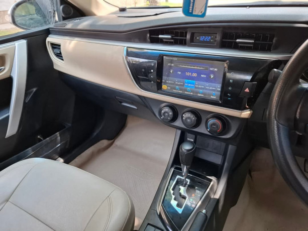 toyota-corolla-altis-x-cvt-i-18-big-8