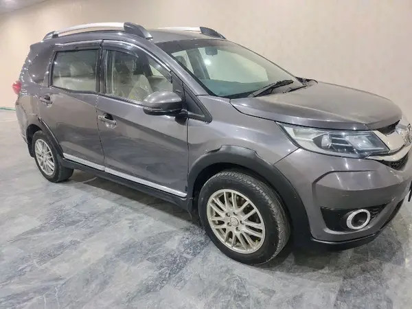 honda-br-v-2017-full-option-big-8