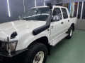 toyota-hilux-e-small-2