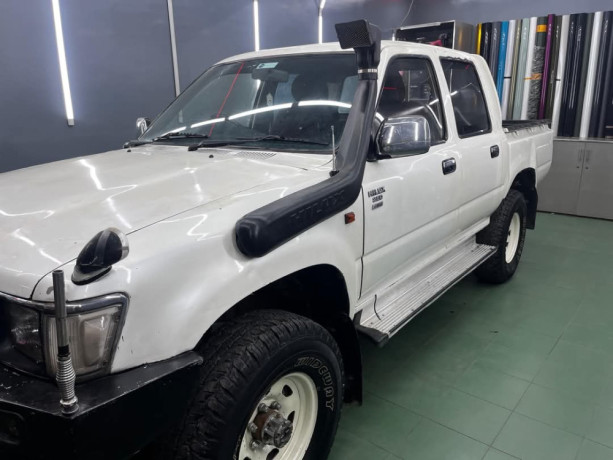 toyota-hilux-e-big-2
