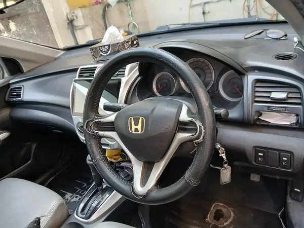 honda-city-ivtec-2010-big-4