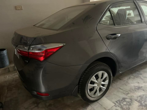 toyota-corolla-altis-x-manual-16-big-5