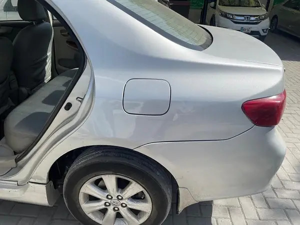 toyota-corolla-altis-2010-big-10