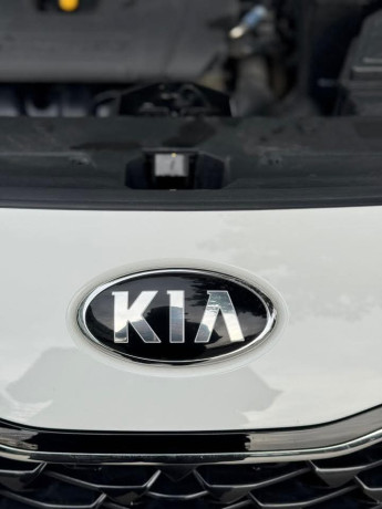 kia-sportage-fwd-big-12