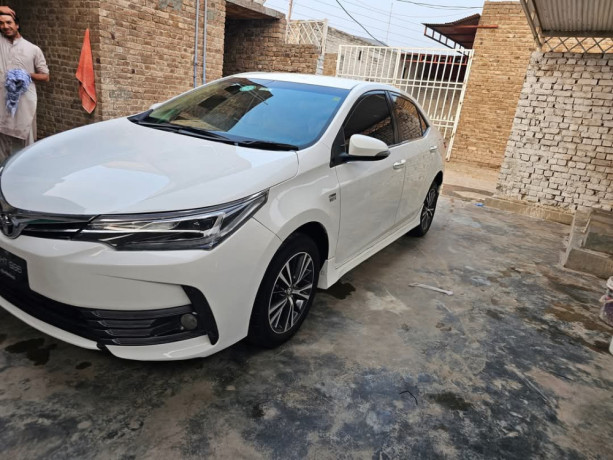 toyota-corolla-altis-x-cvt-i-18-big-1