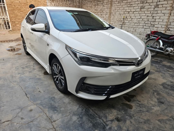 toyota-corolla-altis-x-cvt-i-18-big-0