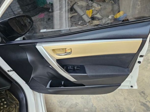 toyota-corolla-altis-x-cvt-i-18-big-6