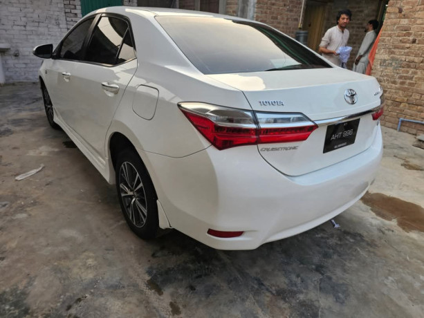 toyota-corolla-altis-x-cvt-i-18-big-2