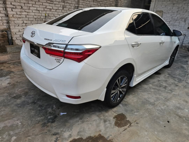 toyota-corolla-altis-x-cvt-i-18-big-3