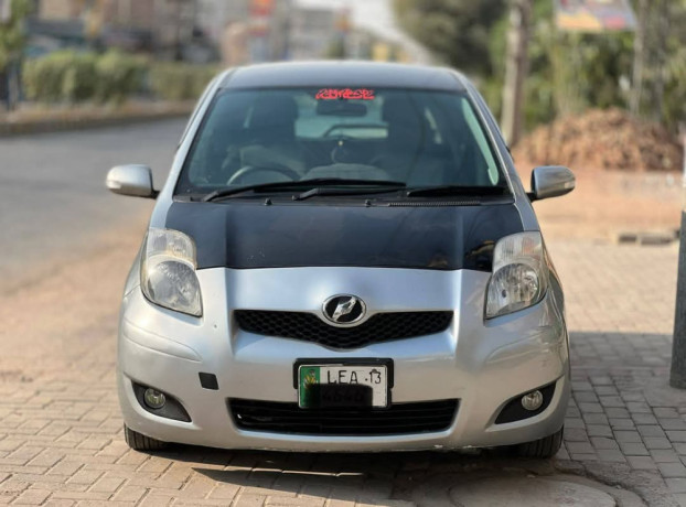 toyota-vitz-f-10-big-0