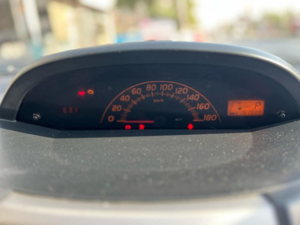toyota-vitz-f-10-big-6
